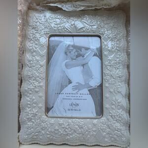 LENOX Wedding Promises Porcelain 5 x 7 Picture Frame Personal Expressions floral
